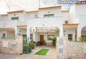 Moradia V3 em banda a 15 minutos do centro de Albufeira e praias no Algarve