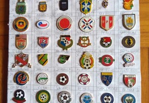 Pins de Federações de Futebol Mundial.