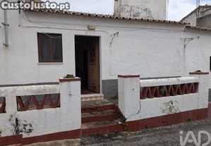 Casa / Villa T2 em S�o Louren�o de Mamporc�o e S�o Bento de Ana Loura de 97,00 m�