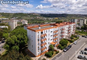 Apartamento T3 em Santo António dos Cavaleiros e Frielas