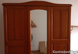 Cama de casal em madeira macica mais roupeiro de 3 porta