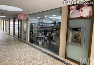 Loja / Estabelecimento Comercial em Espinho de 65,00 m