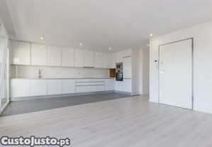 Apartamento T2 Com Terrao - Moderno E Novo Em...