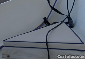Embarcação de recreio tipo pescador com 4,70m e atrelado