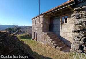 Casa de Campo em Castro Laboreiro e Lamas de Mouro de 96,00 m�