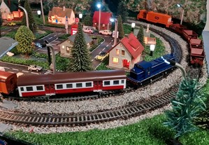 Comboios miniaturas CP e centrais digitais .