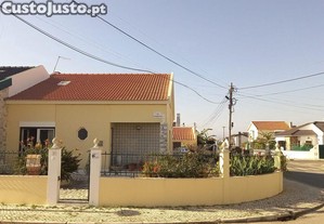 Casa / Villa T4 em Atouguia da Baleia de 239,00 m�