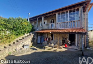 Casa tradicional T5 em Mozelos de 269,00 m