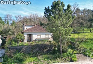 Casa tradicional T3 em So Miguel, Santa Eufmia e Rabaal de 101,00 m