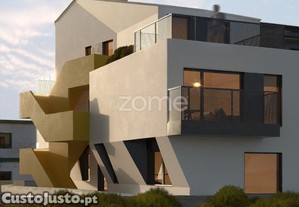T2+1 Duplex Com Terraço E Mezanino | Fonte Da...