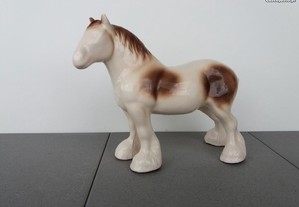 Cavalo faiança inglesa Shire Horse branco