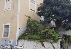 Prdio T4 em Santo Antnio dos Olivais de 144,00 m