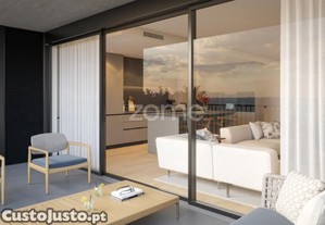 Apartamento T2 Direito No Piso 1A C/ 149M² -...
