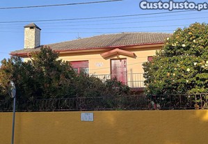 Moradia bi-familiar T5 em Moledo e Cristelo de 182,25 m²