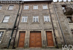 Prdio T5 em Vouzela e Paos de Vilharigues de 360,00 m