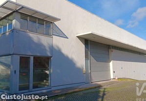 Loja / Estabelecimento Comercial em Gondar de 3099,00 m