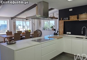 Habitação T3 em Mexilhoeira Grande de 315,00 m²