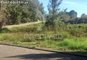 Lote de moradia geminada.