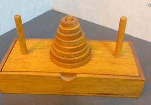 Jogo Torre de Hanói - O jogo do fim do Mundo - em madeira - Nova