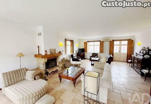 Apartamento T4 em Vila e Roussas de 262,00 m²