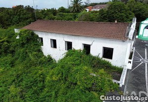 Casa / Villa em Lajes do Pico de 229,00 m�