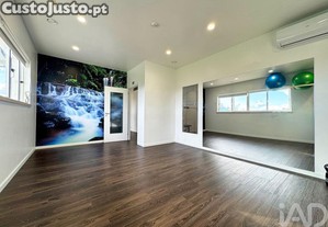 Loja / Estabelecimento Comercial em Meirinhas de 146,00 m