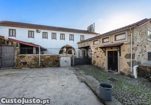 Quinta C/ Exploração Agrícola Em Milheirós De...