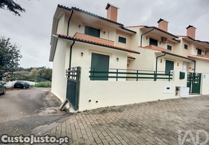 Casa / Villa T3 em Branca de 270,00 m