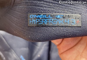 Dois fatos de surf  praticamente novos. Ambos apenas com menos de 6 entradas na gua