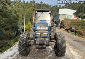 Valtra A85 com reboque e grua