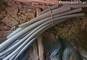 Isolamento de tubos de gua.