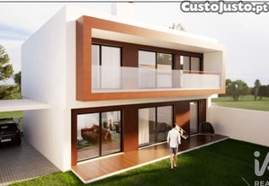 Terreno em Palhais e Coina de 300,00 m²