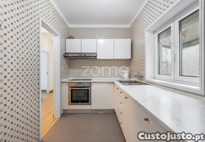 Apartamento T2, Renovado, Junto À Marginal De...