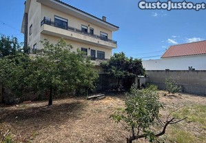 Terreno em Charneca De Caparica E Sobreda de 315,00 m²