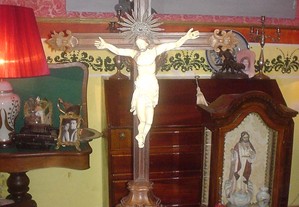 Crucifixo indo português-sec.17-pau santo-marfim