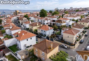 Moradia geminada T3 em Beato de 100 m²