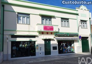 Prdio em Albergaria-a-Velha e Valmaior de 204,00 m