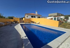 Casa / Villa T3 em Azueira e Sobral da Abelheira de 175,00 m�