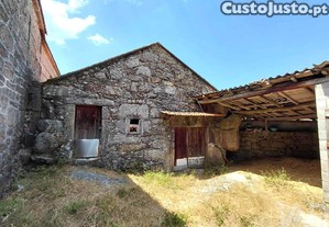 Casa / Villa em Castro Laboreiro e Lamas de Mouro de 201,00 m²