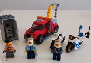 Lego City 60137 - Camião Reboque em dificuldades