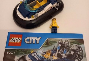 Lego City 60071 - Detenção de Hovercraft: Camião com lagartas e Hovercraft