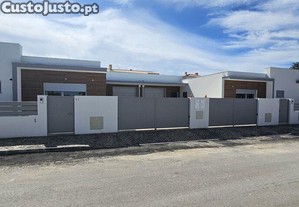 Moradia geminada T4 em Azeitão