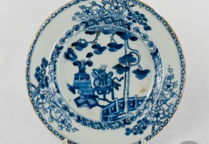 Prato Porcelana da China, decoração flores, Período Kangxi, séc. XVII / XVIII