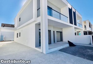 Casa / Villa T4 em Fernão Ferro de 200,00 m²