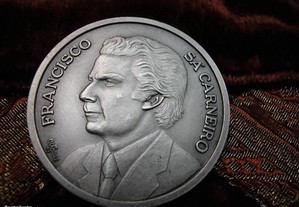 Sá Carneiro. Medalha em prata fina. Diâmetro 40mm