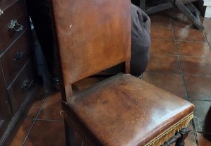 Mesa e 6 cadeiras Carvalho Maciço