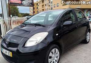 Toyota Yaris 1.0 i    com Ac    ( Viatura  Nacional ) - 11
