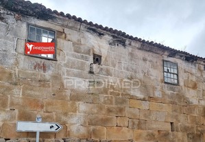 Casa em pedra tradicional p/ recuperar c/projecto aprovado