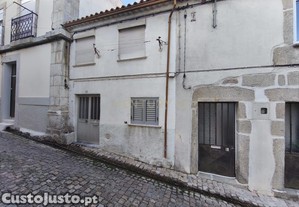 Moradia T3 em Aldeia Nova do Cabo - Oportunidade nica