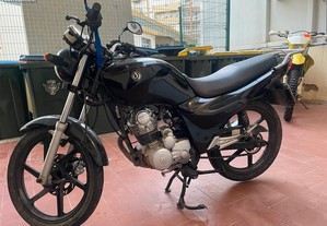 moto Sym XS 125, excelente estado e com apenas 9000 km